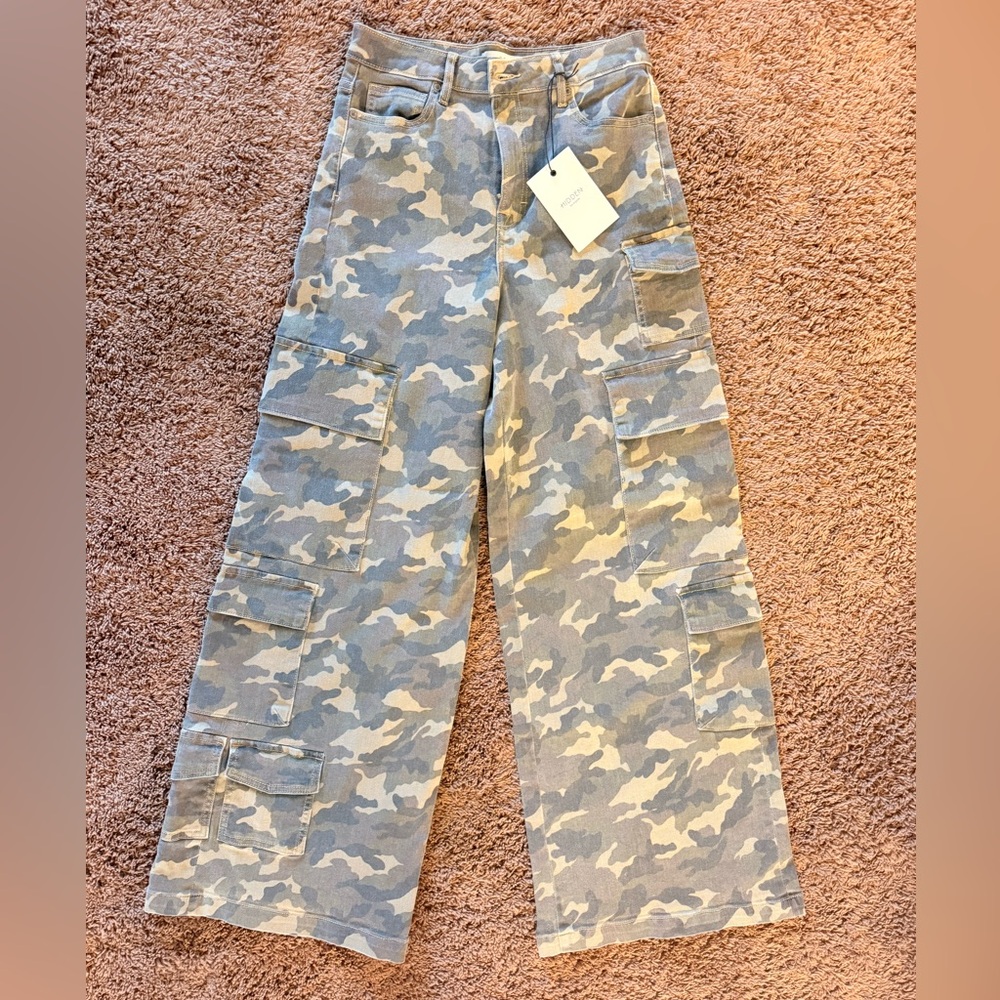 Hidden Camouflage Wide Leg Cargo Jeans - Picture 3 of 11